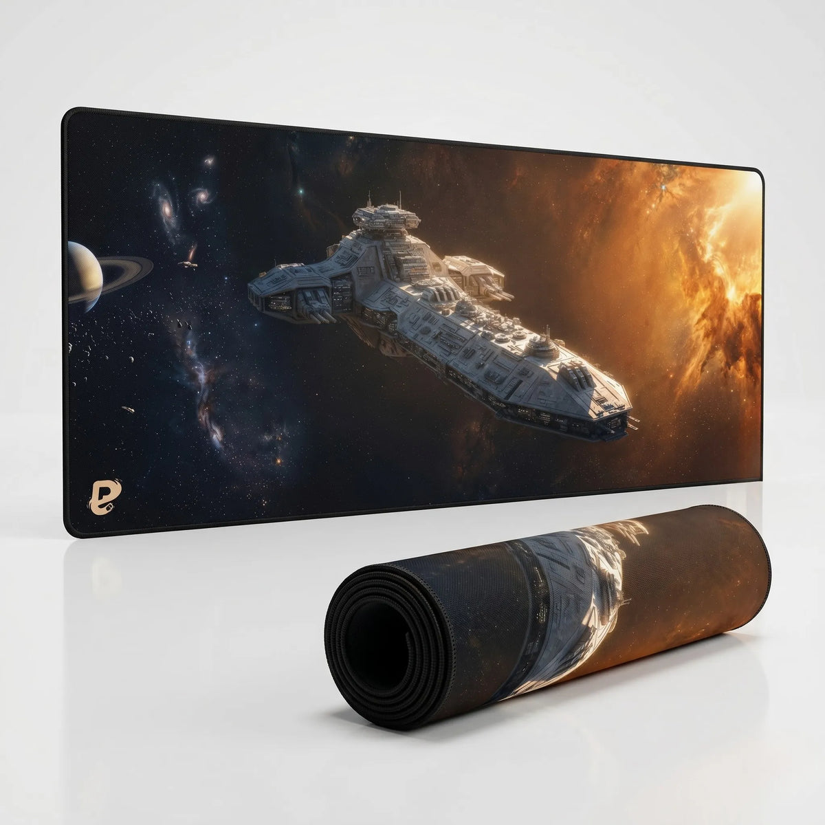 Tapis de souris gamer XXL Vaisseau interstellaire PopMyPad, présenté debout et roulé