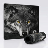 PopMyPad Tapis de Souris Gamer Deskmat XL/XXL - Loup Alpha Yeux Jaunes (Noir et Blanc)
